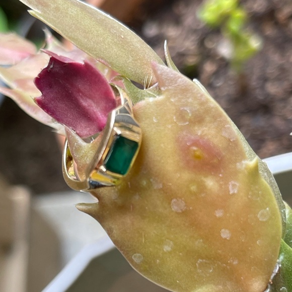 Used emeral ring - Picture 3 of 13